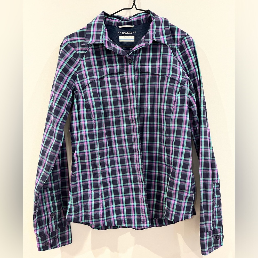 Columbia omnishade button up shirt.